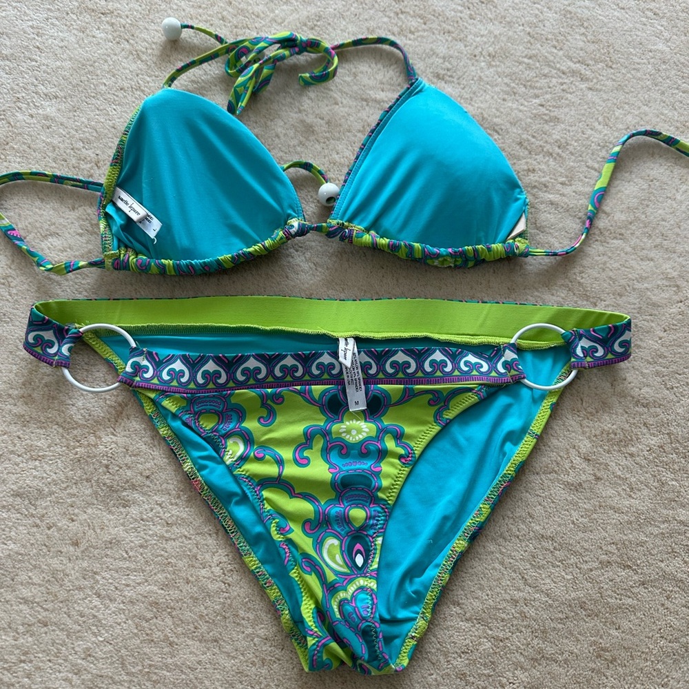 Bikini - Picture 3 of 3